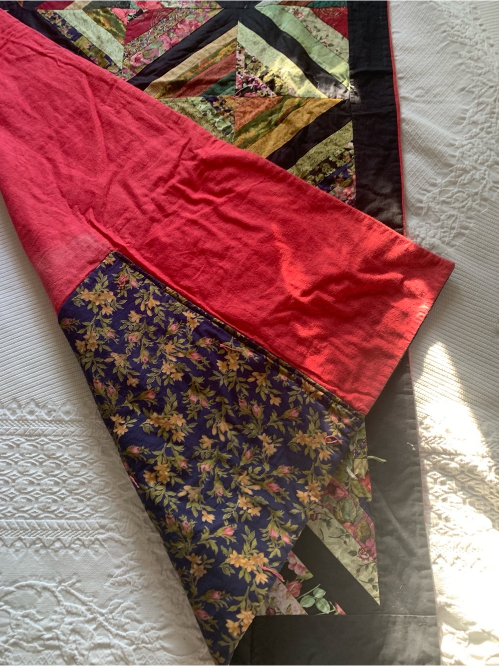 Excellent Condition Medium Sized Rectangular Patchwork Quilt - Picture 4 of 4